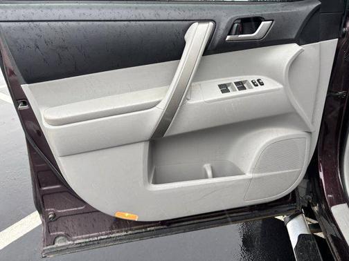 2013 Toyota Highlander SE