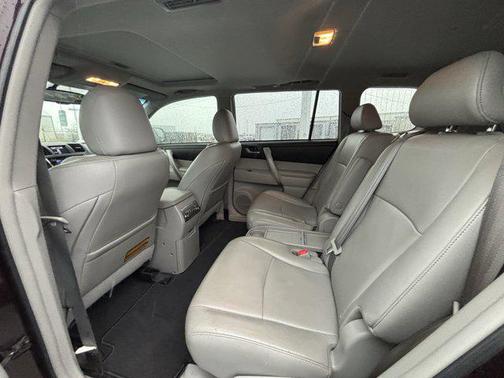 2013 Toyota Highlander SE