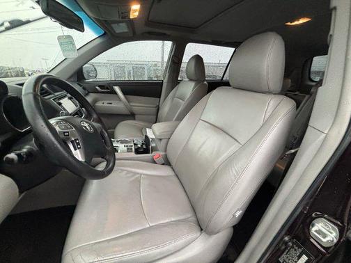 2013 Toyota Highlander SE