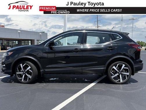 Magnetic Black 2022 Nissan Rogue Sport SL