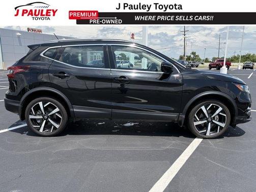 Magnetic Black 2022 Nissan Rogue Sport SL