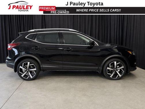 Magnetic Black 2022 Nissan Rogue Sport SL
