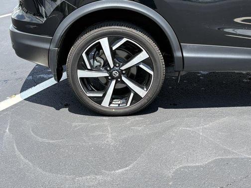 Magnetic Black 2022 Nissan Rogue Sport SL