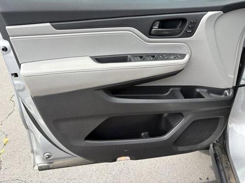 Lunar Silver Metallic 2024 Honda Odyssey EX-L