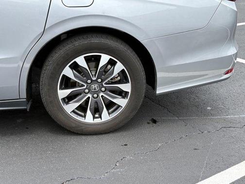 Lunar Silver Metallic 2024 Honda Odyssey EX-L
