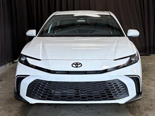 Ice 2026 Toyota Camry SE
