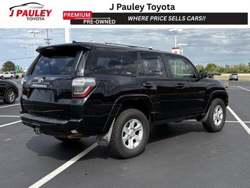 Midnight Black Metallic 2017 Toyota 4Runner SR5