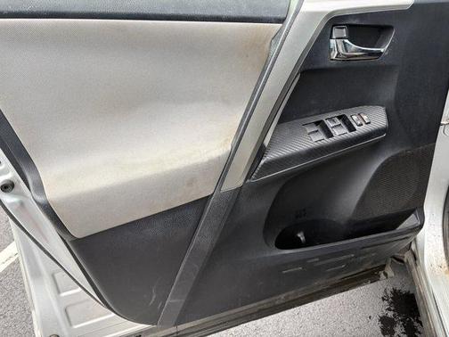 Classic Silver Metallic 2015 Toyota RAV4 XLE