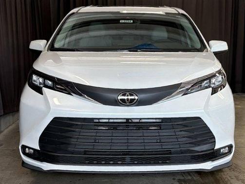 Wind Chill Pearl 2026 Toyota Sienna XLE 8 Passenger