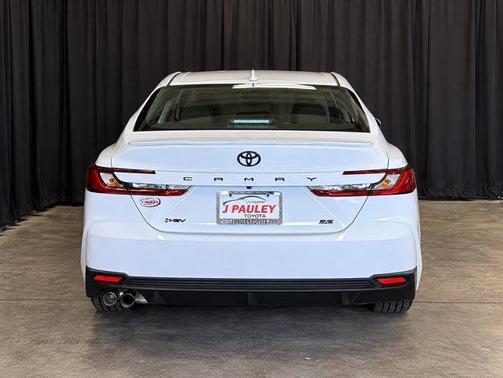 Ice 2026 Toyota Camry SE