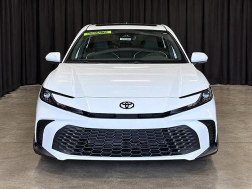 Ice 2026 Toyota Camry SE