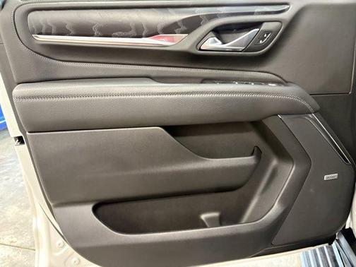 White Frost Tri-Coat 2024 GMC Yukon Denali