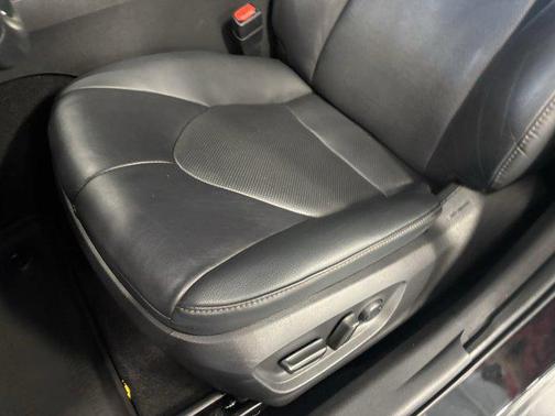 2020 Toyota Camry Hybrid XLE