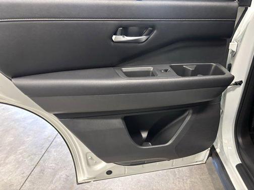 2023 Nissan Pathfinder SL 4WD