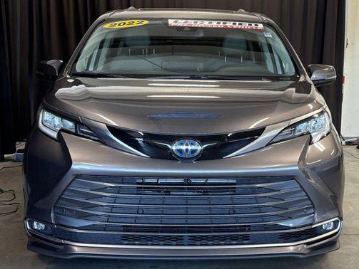 2022 Toyota Sienna Limited