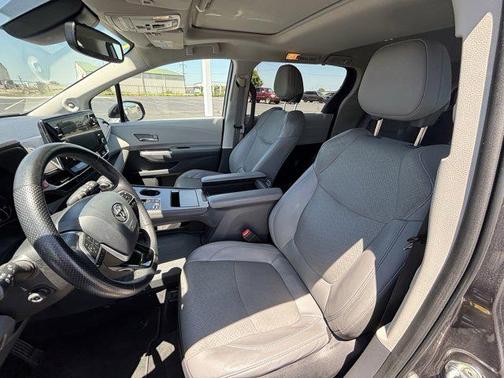 2022 Toyota Sienna Limited 7-Passenger