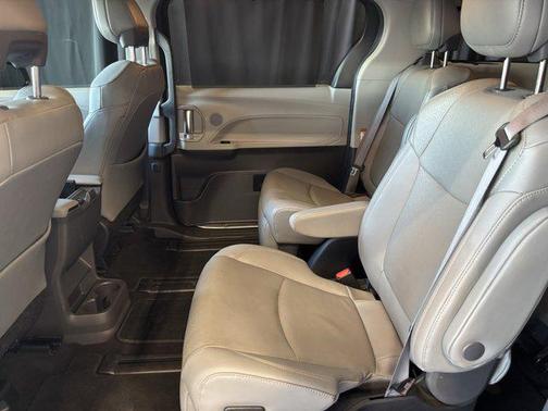 2022 Toyota Sienna Limited
