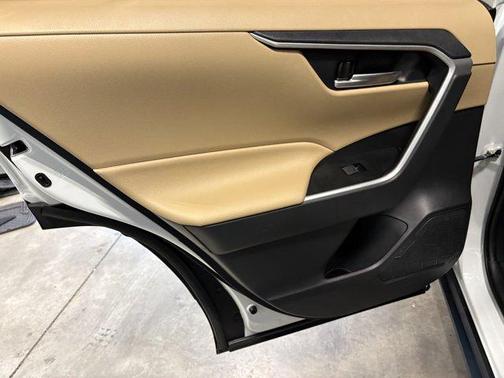 Wind Chill Pearl 2025 Toyota RAV4 XLE Premium
