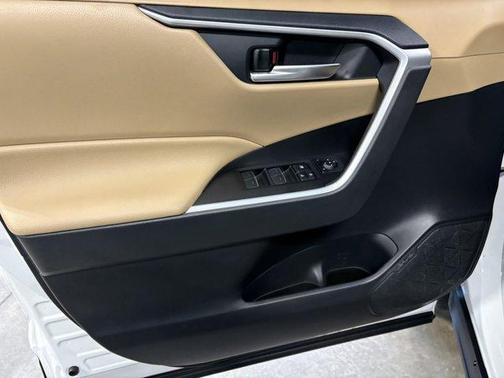 Wind Chill Pearl 2025 Toyota RAV4 XLE Premium