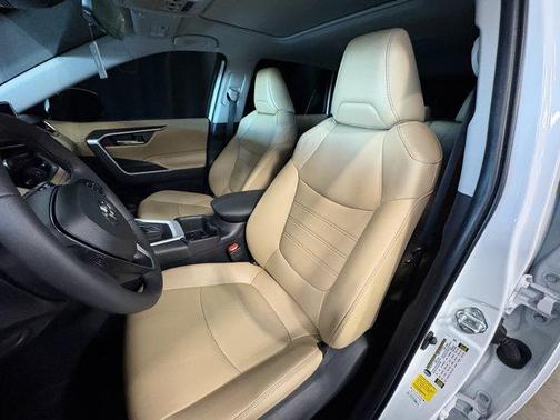 Wind Chill Pearl 2025 Toyota RAV4 XLE Premium