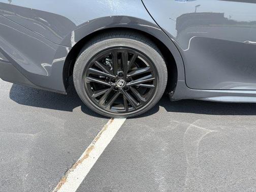 UNDERGROUND 2025 Toyota Camry SE
