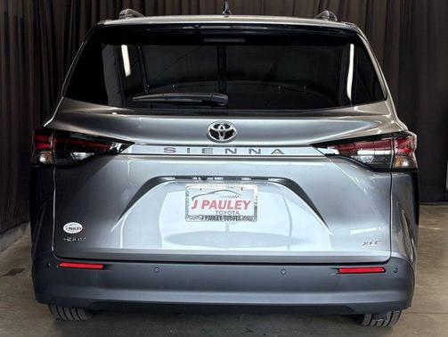 Metal 2026 Toyota Sienna XLE 8 Passenger