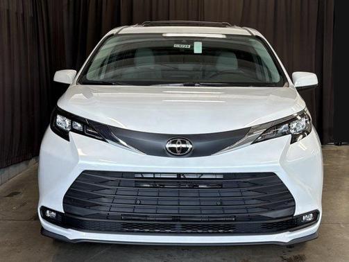 Wind Chill Pearl 2026 Toyota Sienna XLE