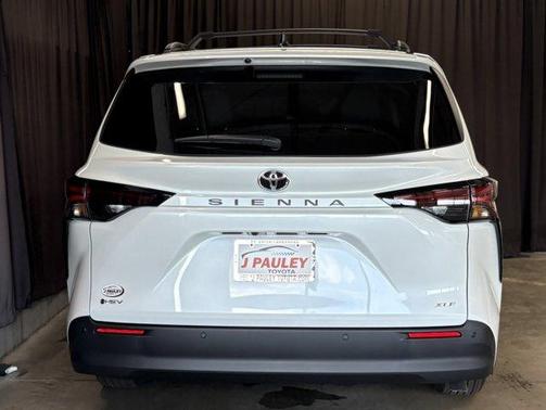 Wind Chill Pearl 2026 Toyota Sienna XLE