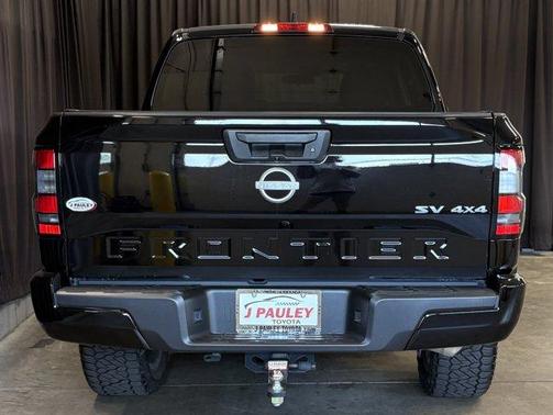 Black 2024 Nissan Frontier SV
