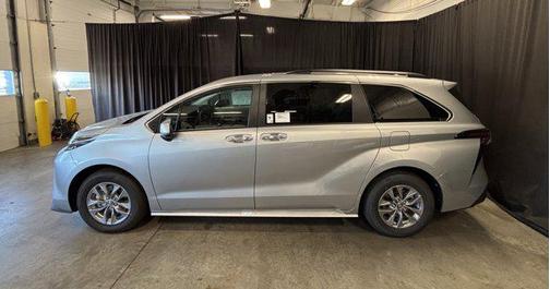2025 Toyota Sienna XLE