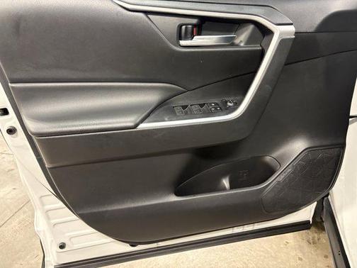 Ice 2024 Toyota RAV4 XLE