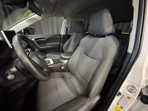 Ice 2024 Toyota RAV4 XLE