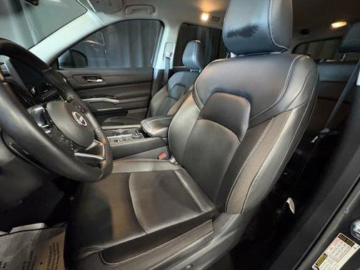 2023 Nissan Pathfinder SL 4WD