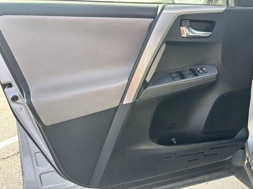 2017 Toyota RAV4 Hybrid SE