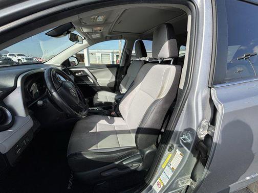 2017 Toyota RAV4 Hybrid SE