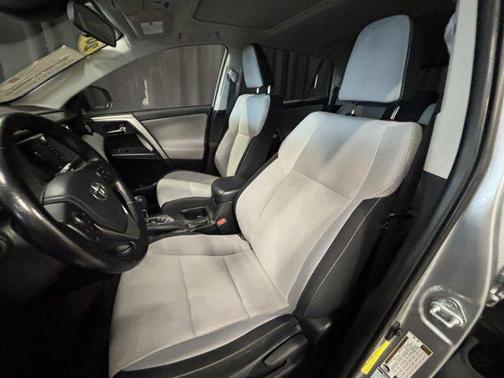 2017 Toyota RAV4 Hybrid SE