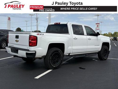 Summit White 2017 Chevrolet Silverado 1500 LT