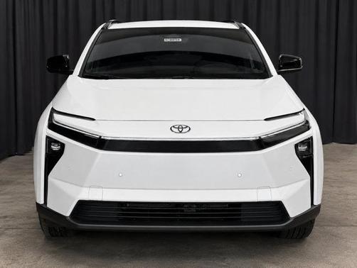 Wind Chill Pearl 2026 Toyota bZ XLE PLUS