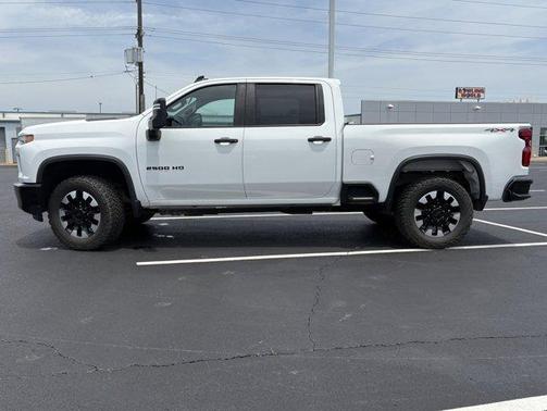 Summit White 2020 Chevrolet Silverado 2500 Custom