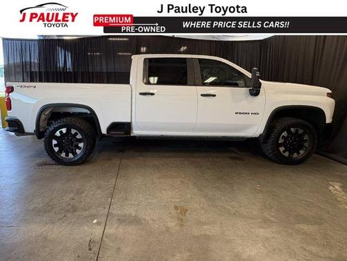 Summit White 2020 Chevrolet Silverado 2500 Custom