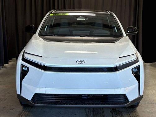 Wind Chill Pearl 2026 Toyota bZ XLE PLUS