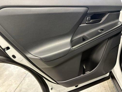 Wind Chill Pearl 2026 Toyota bZ XLE PLUS
