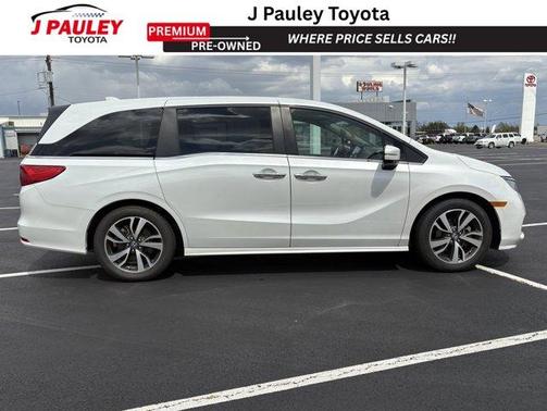 White 2022 Honda Odyssey Touring