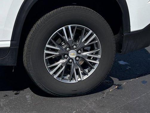 Summit White 2026 Chevrolet Traverse LT