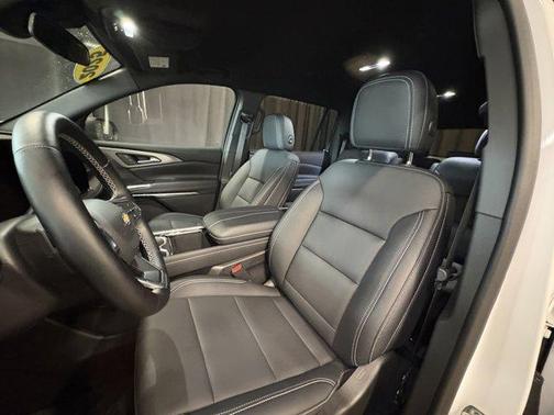 Summit White 2026 Chevrolet Traverse LT
