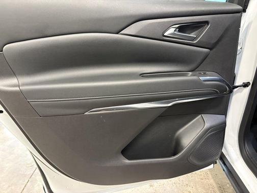 Summit White 2026 Chevrolet Traverse LT