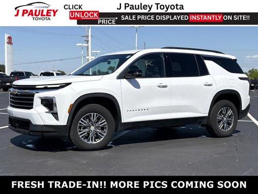 Summit White 2026 Chevrolet Traverse LT
