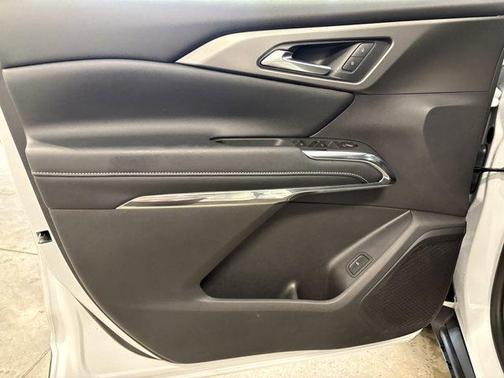 Summit White 2026 Chevrolet Traverse LT