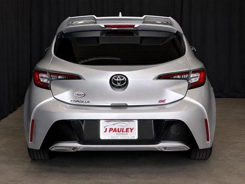 Classic Silver Metallic 2019 Toyota Corolla Hatchback SE