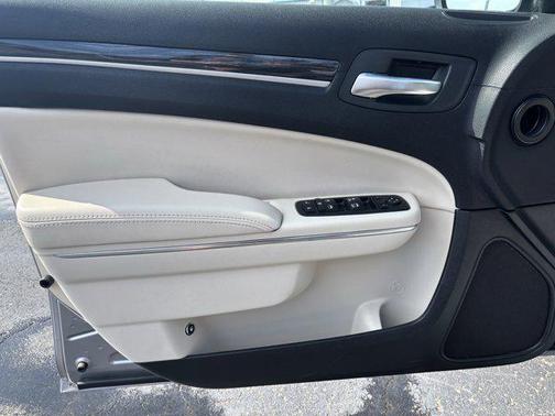 2017 Chrysler 300 Limited